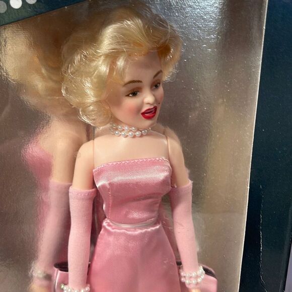 Marilyn Monroe 20th Century Fox Doll 1982 no. 5013 Gentlemen prefer blondes - Picture 3 of 7